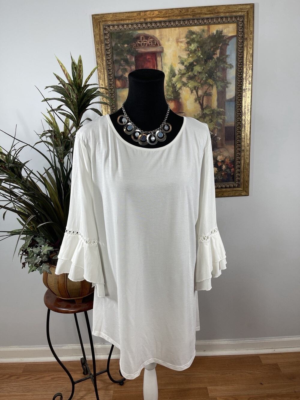 Lidy White Bell Sleeve Tunic Top Womens XL Boho Keyhole Back Blouse‎